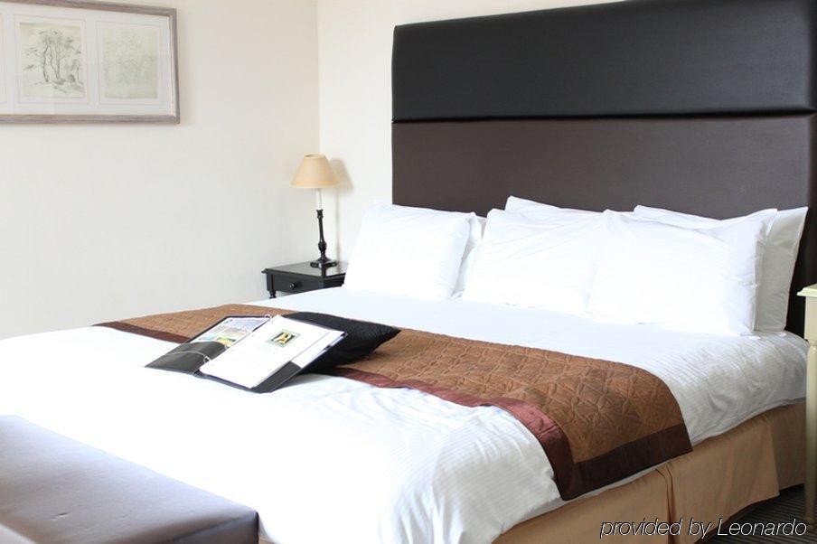 Kingston Lodge Hotel Kingston upon Thames  Room photo