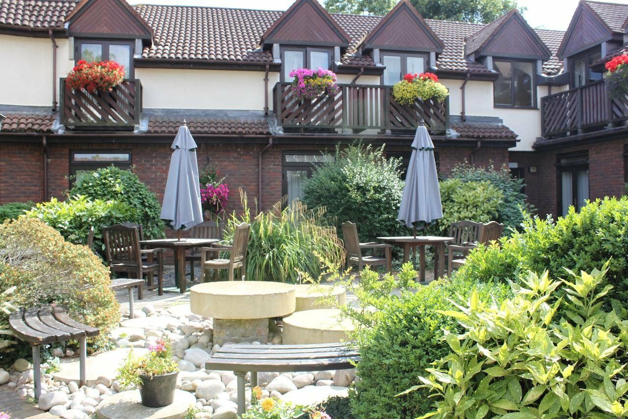 Kingston Lodge Hotel Kingston upon Thames  Exterior photo
